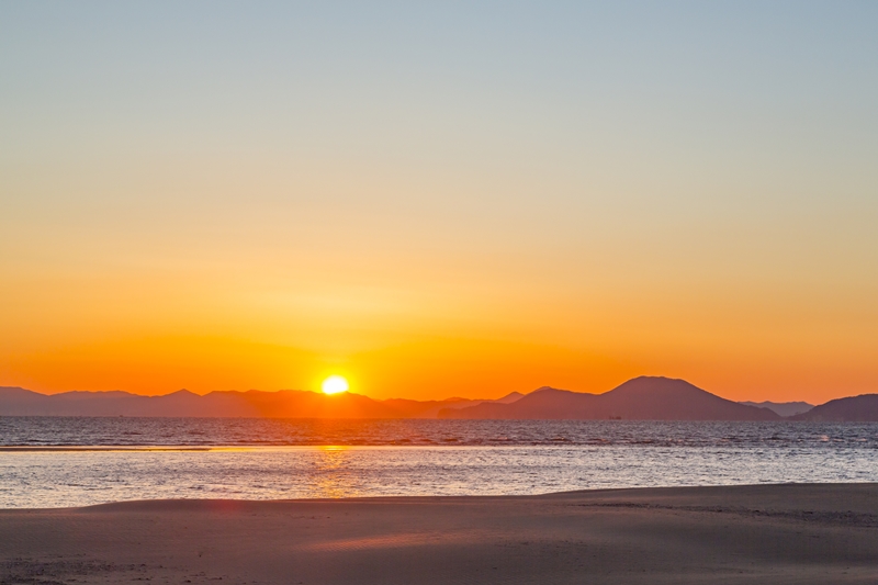 釜山广域市沙下区多大浦海水浴场以美丽的夕阳闻名。